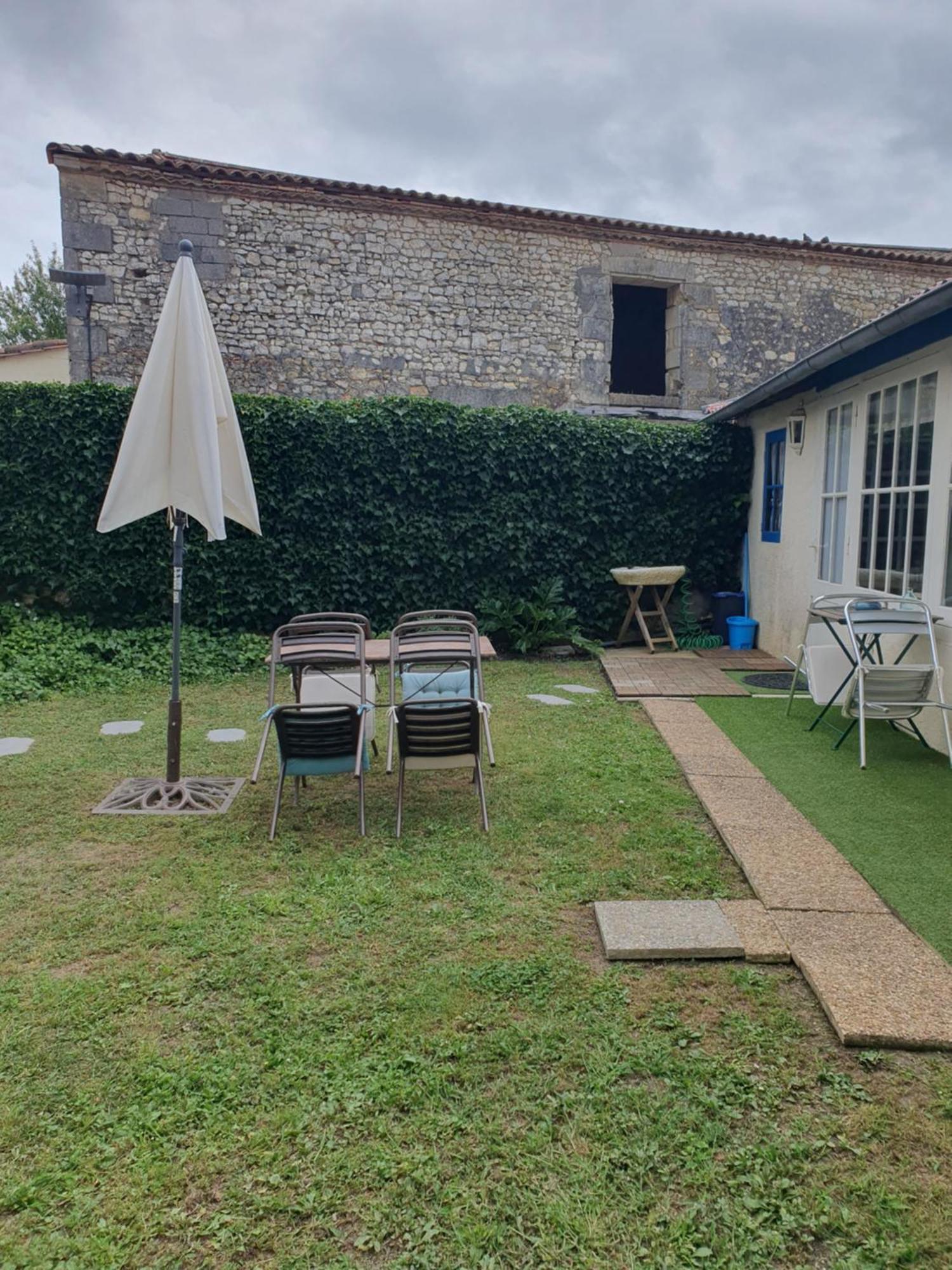 La Maison De Jeanne Lesparre-Médoc Esterno foto